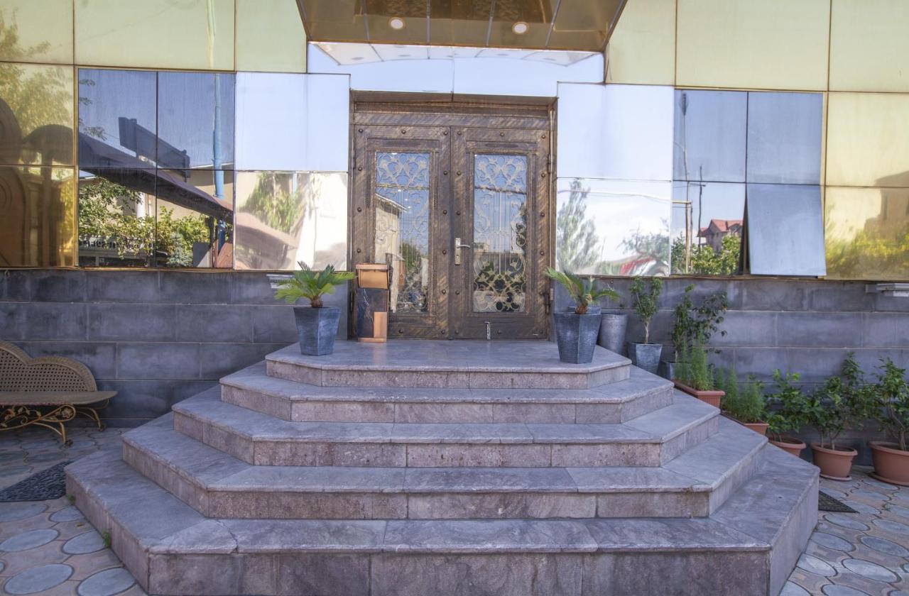 Golden Seconds Hotel Ereván Exterior foto